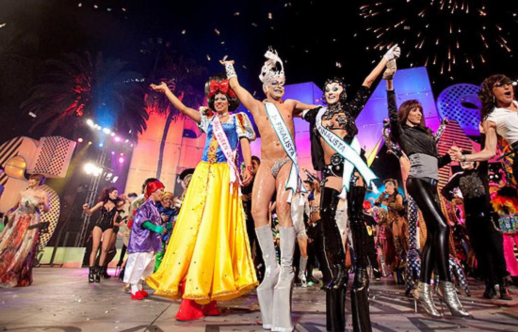 imagen de la final del concurso de las drag queens de las palmas de gran canaria.